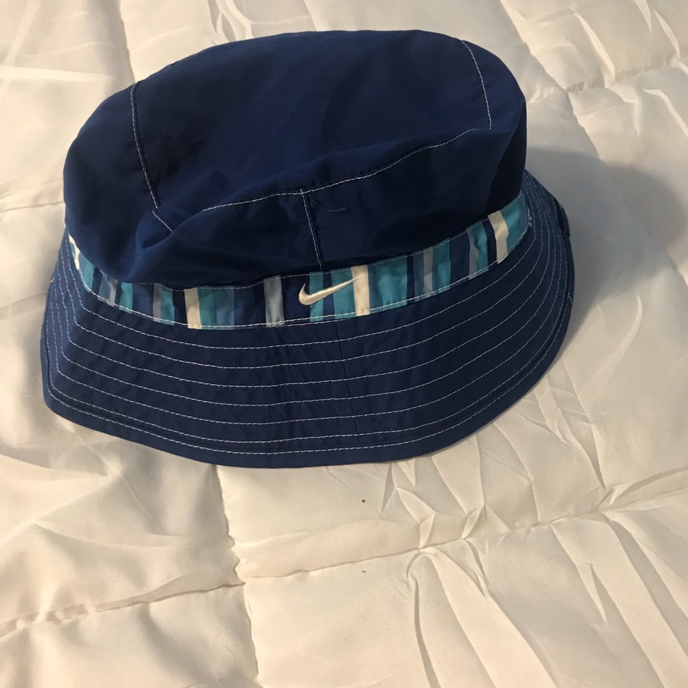 Nike bucket hat